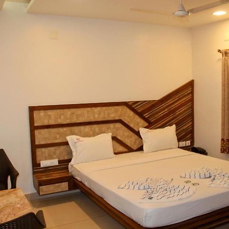 Annai In Saravana Bhavan Fine Stay And Restaurant เวลังกานี ภายนอก รูปภาพ