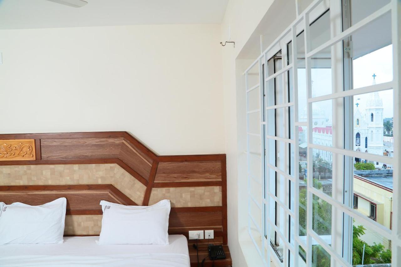 Annai In Saravana Bhavan Fine Stay And Restaurant เวลังกานี ภายนอก รูปภาพ
