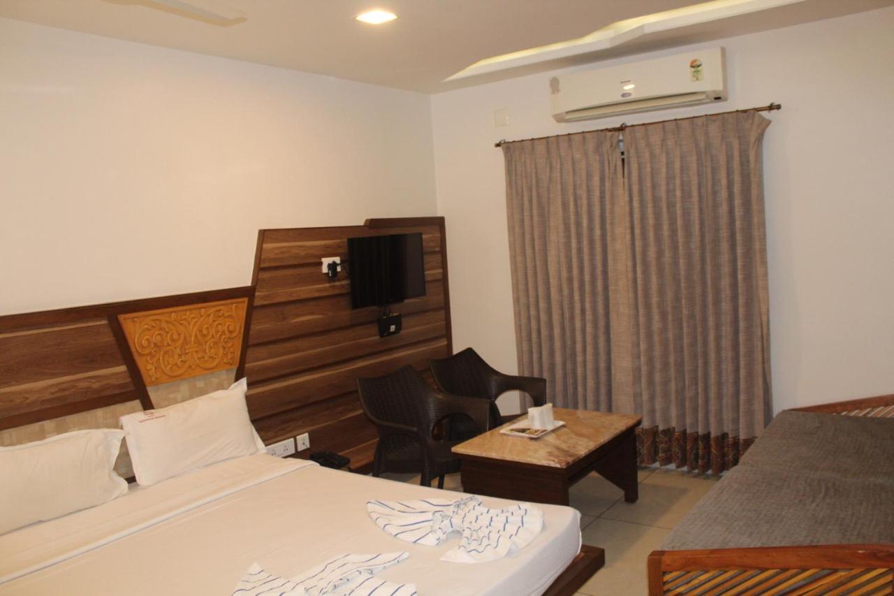 Annai In Saravana Bhavan Fine Stay And Restaurant เวลังกานี ภายนอก รูปภาพ