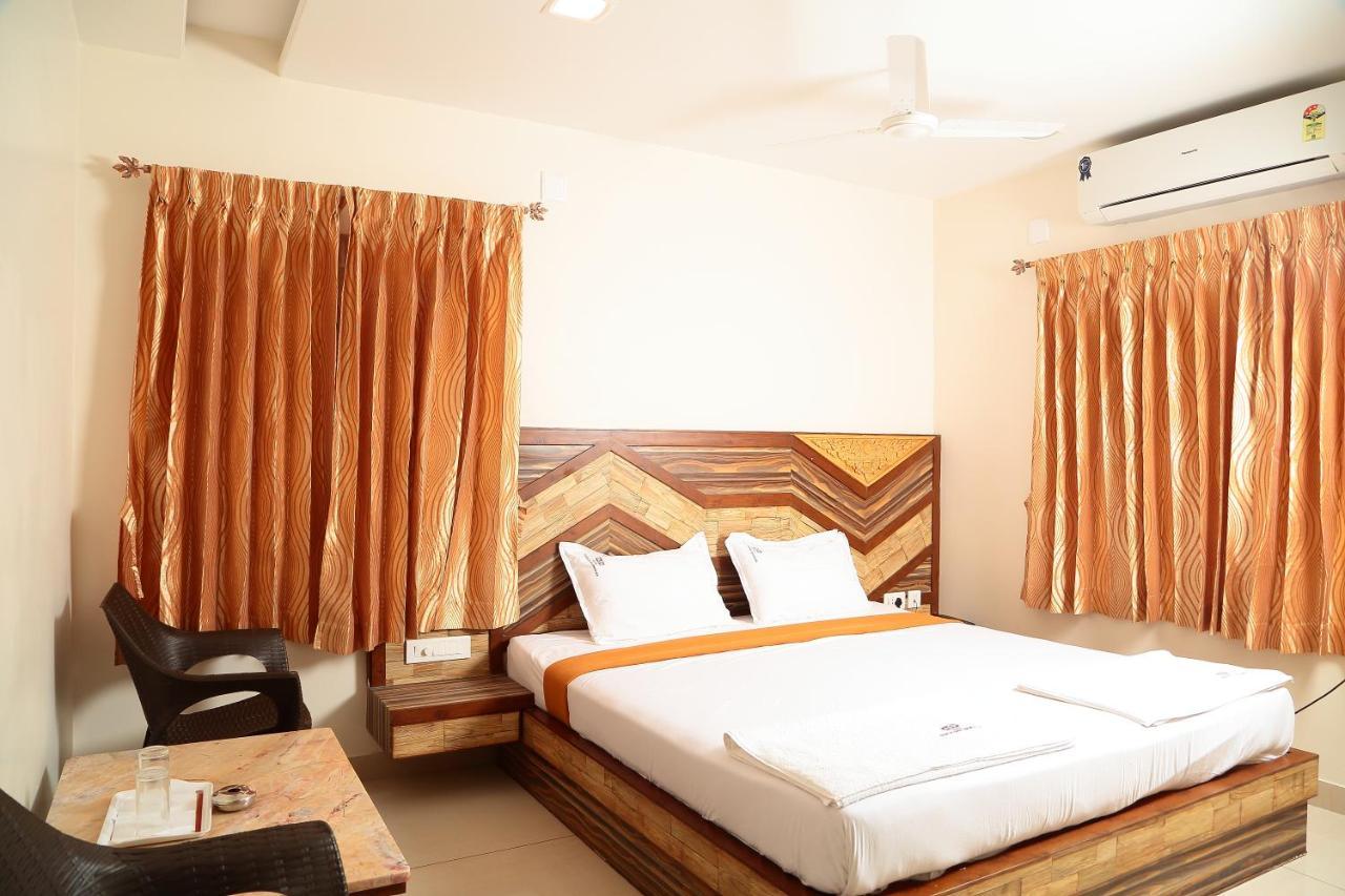 Annai In Saravana Bhavan Fine Stay And Restaurant เวลังกานี ภายนอก รูปภาพ