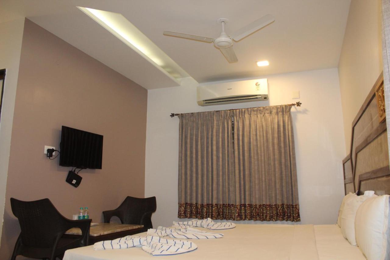 Annai In Saravana Bhavan Fine Stay And Restaurant เวลังกานี ภายนอก รูปภาพ