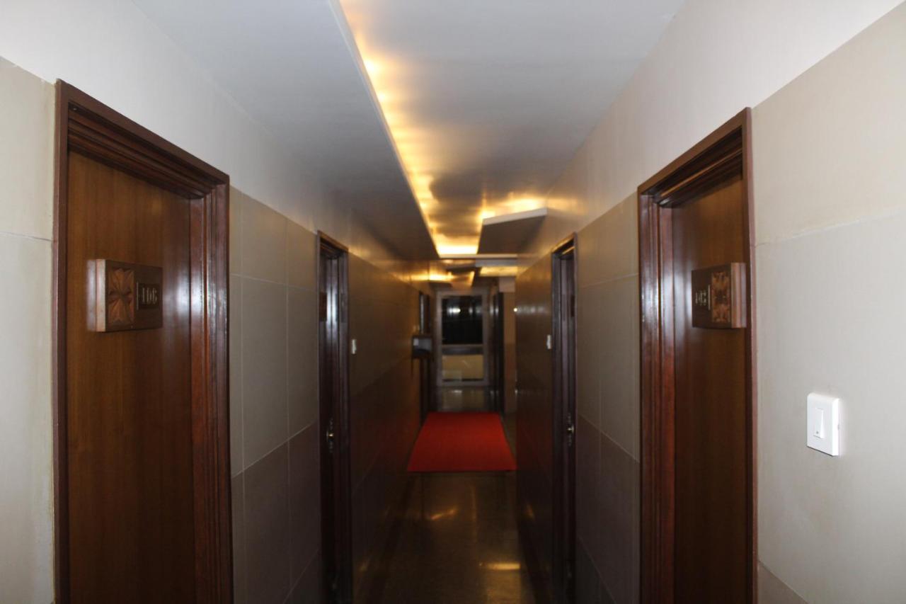 Annai In Saravana Bhavan Fine Stay And Restaurant เวลังกานี ภายนอก รูปภาพ
