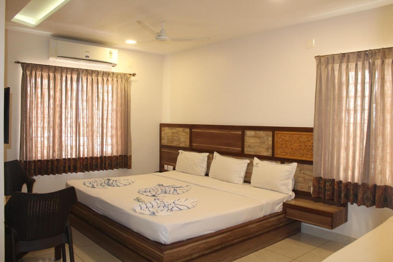 Annai In Saravana Bhavan Fine Stay And Restaurant เวลังกานี ภายนอก รูปภาพ