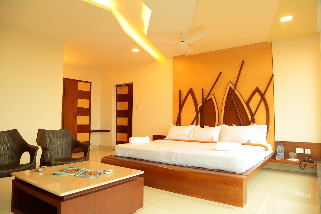 Annai In Saravana Bhavan Fine Stay And Restaurant เวลังกานี ภายนอก รูปภาพ