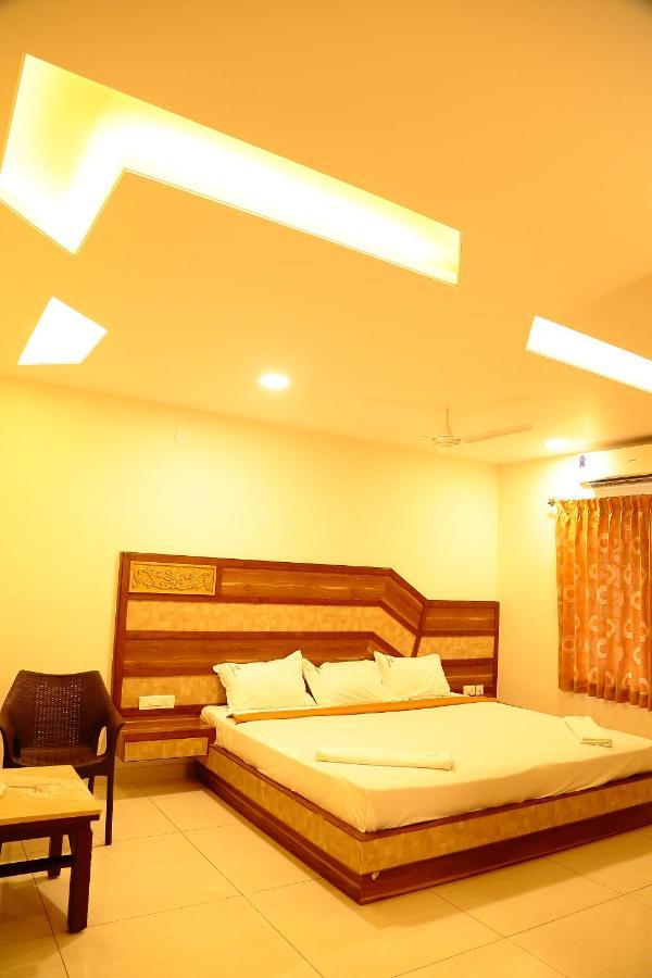 Annai In Saravana Bhavan Fine Stay And Restaurant เวลังกานี ภายนอก รูปภาพ
