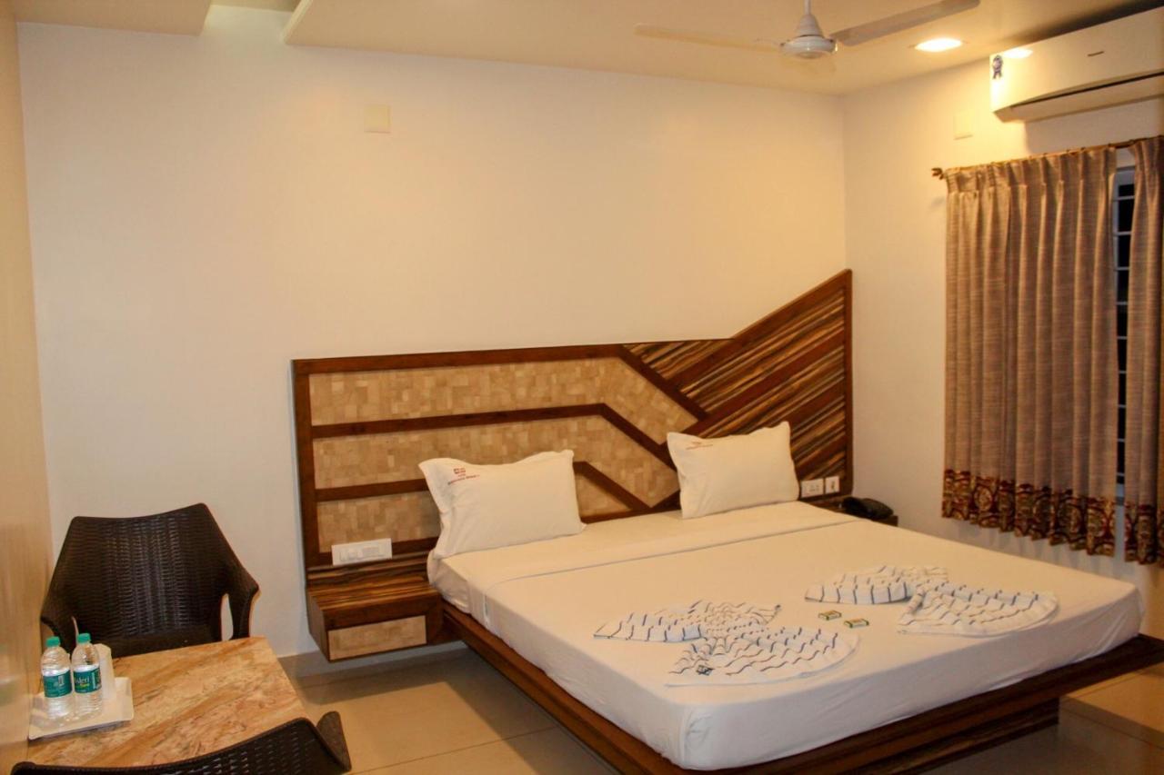 Annai In Saravana Bhavan Fine Stay And Restaurant เวลังกานี ภายนอก รูปภาพ