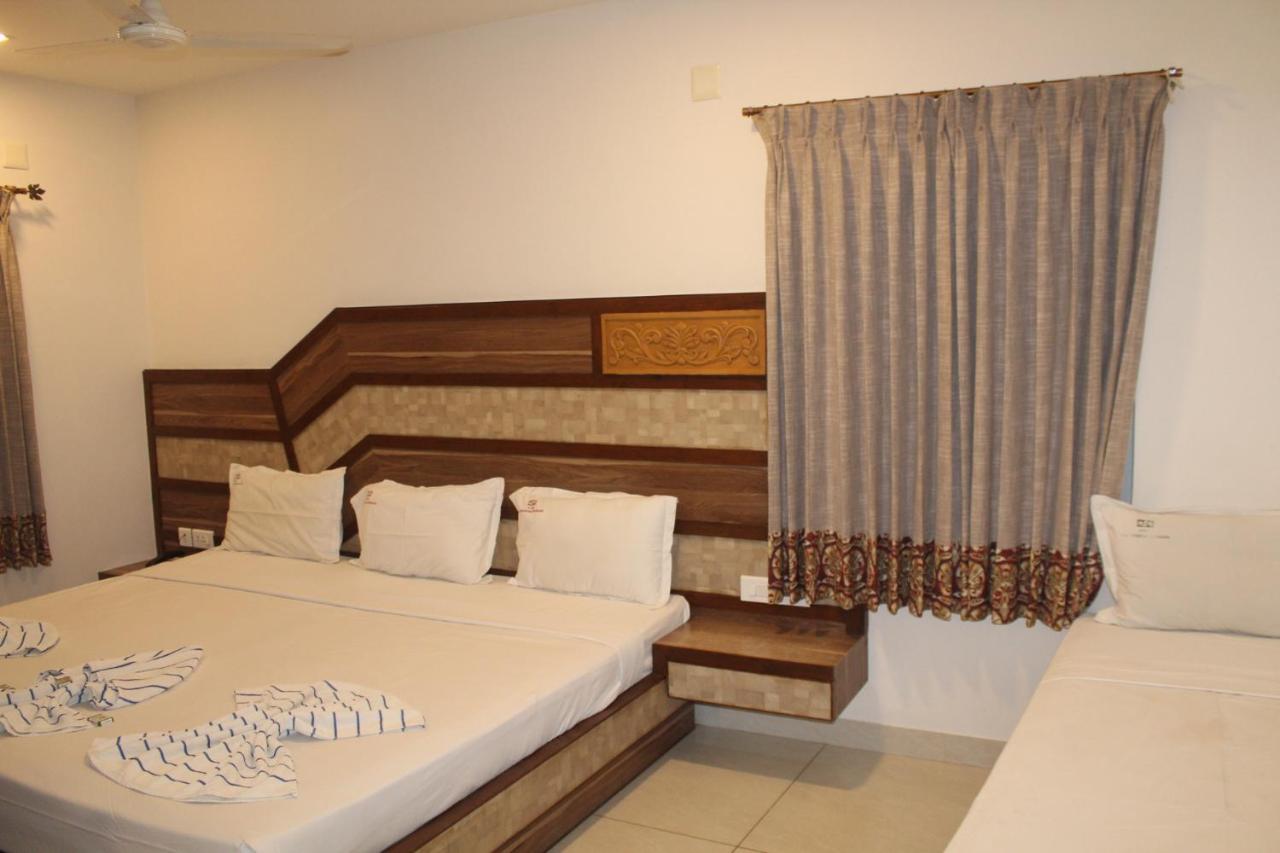 Annai In Saravana Bhavan Fine Stay And Restaurant เวลังกานี ภายนอก รูปภาพ